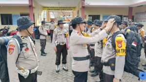 Kapolsek Somba Opu Polres Gowa : Pengecekan Perlengkapan Personil Pengamanan TPS Pilkada 2024