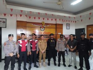 Personel Brimob BKO dan Perintis Presisi Polres Gowa Gelar Patroli Sambang di KPU dan Bawaslu : Pasca Pemungutan Suara Pilkada 2024