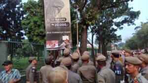 Gabungan Personel Satpol PP Prov. Sumut Lakukan Penertiban Baliho Tidak Berizin Di Pimpin Langsung Pj Gubernur Sumut Fatoni