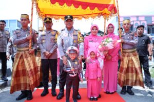Kapolda Sulsel Kunjungan Kerja di Polres Luwu Utara : Disambut Dengan Upacara Adat