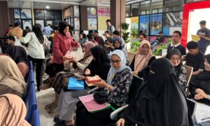 Berikan Pelayanan Terbaik, Satintelkam Polres Gowa Bagikan Snack Kepada Pemohon SKCK